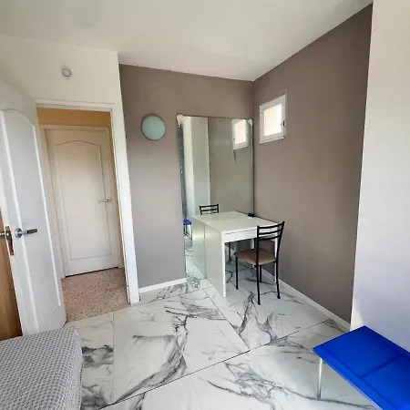B Chambre Dans Appart 5 Pieces Proche Picasso Museum 발로리스